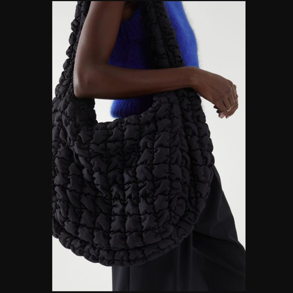 COS QUILTED OVERSIZED SHOULDER BAG BLACKPINK JENNIE - Picture 2 of 11